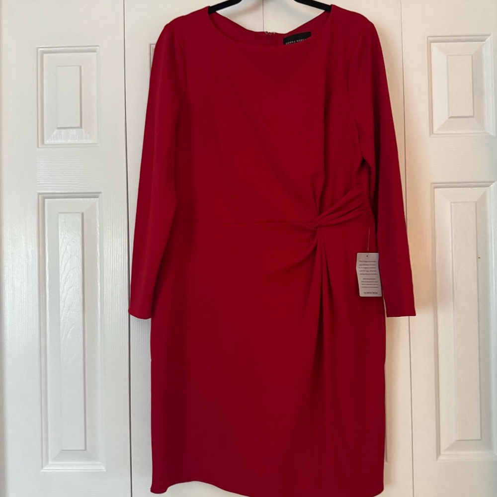 Donna Morgan - Long Sleeve Dress
